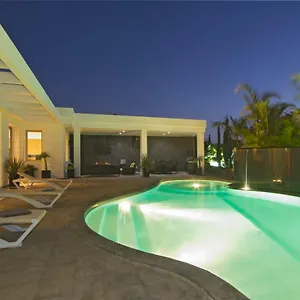 https://villa-insignia.in-canary-islands.com